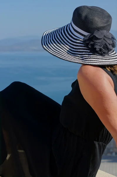 Portrait of woman in a straw hat — Stock Photo, Image