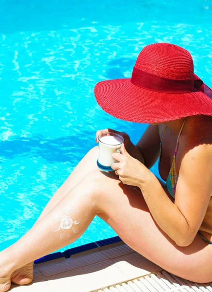 Woman in a pool — Stock Photo, Image