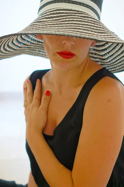 Woman in a straw hat — Stock Photo, Image