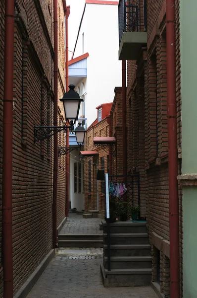 View of traditional narrow streets of Old Tbilisi — Stock Photo, Image