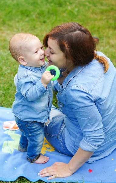 Little baby boy with his mom — Stock Photo, Image