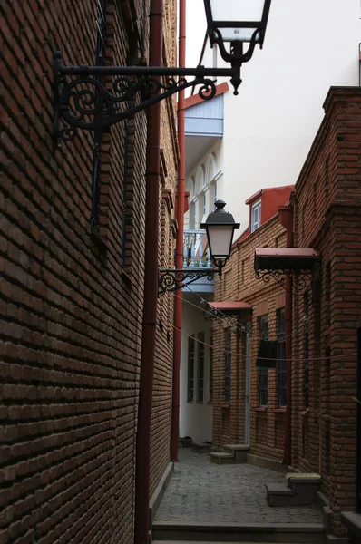 View of traditional narrow streets of Old Tbilisi — Stock Photo, Image