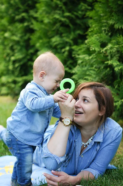 Baby boy and his mother — Stock Photo, Image