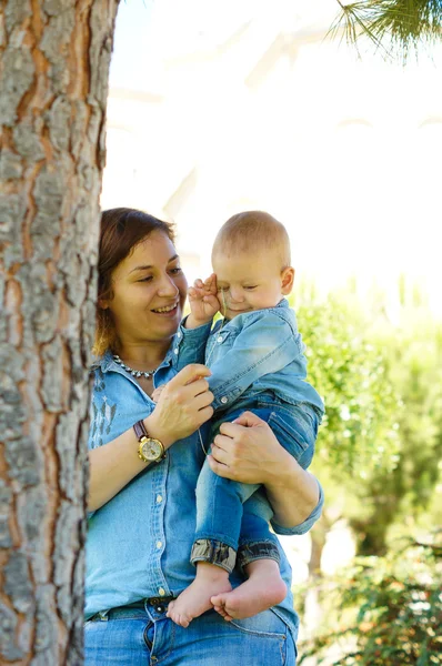 Baby boy and his mother — Stock Photo, Image