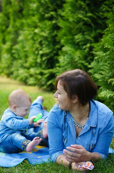 Little baby boy with his mom — Stock Photo, Image