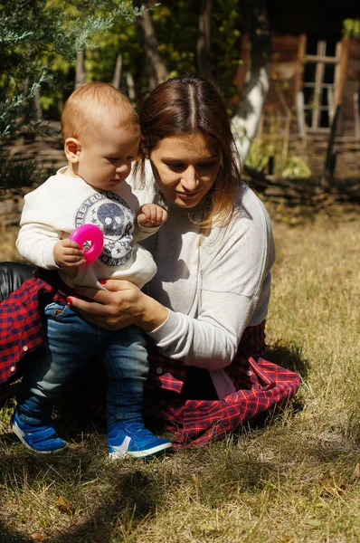 Happy mother and child — Stock Photo, Image