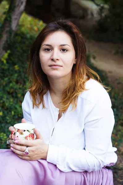 Porträt einer jungen Frau — Stockfoto