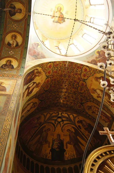 Frescos en la pequeña catedral de Sameba en el Viejo Tiflis — Foto de Stock