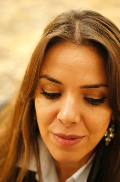 Retrato de mujer al aire libre —  Fotos de Stock