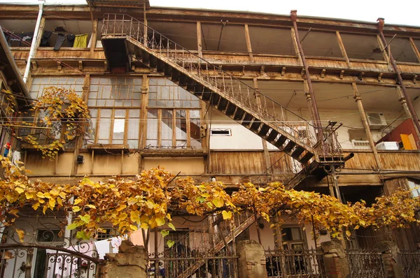 Außentreppen im alten Tiflis — Stockfoto