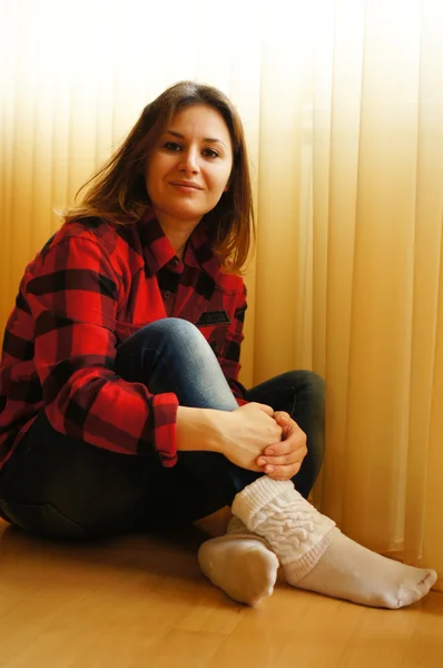 Hermosa mujer en casa — Foto de Stock