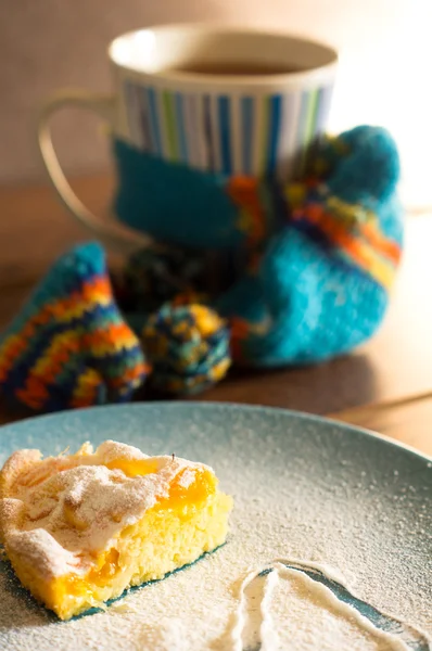 Dolci, torte, zucchero in polvere e frutta — Foto Stock