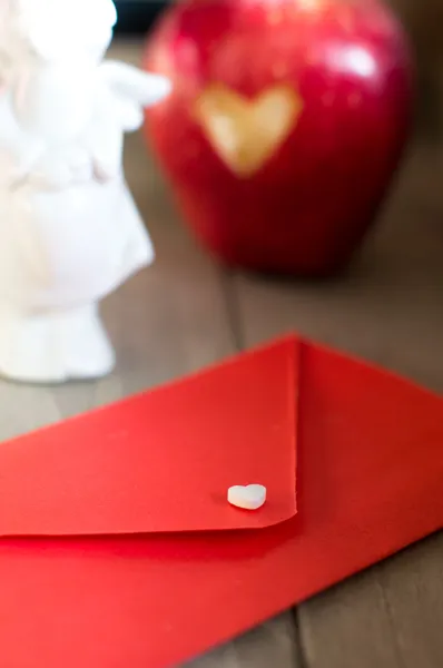 Red envelope and white heart — Stock Photo, Image