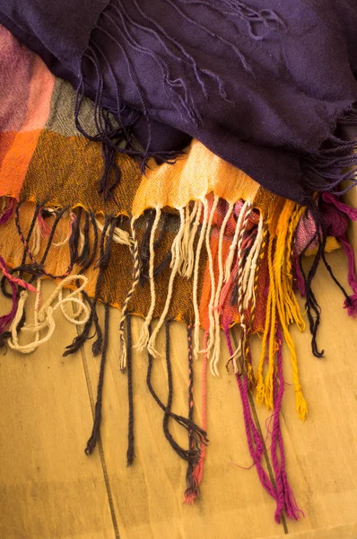 Вязаные шарфы — стоковое фото
