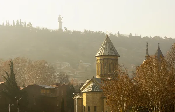 Matin brumeux dans le Vieux Tbilissi — Photo