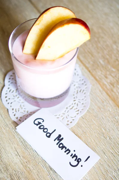 Joghurt und Apfel — Stockfoto