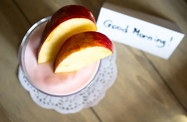 Yogurt and apple — Stock Photo, Image