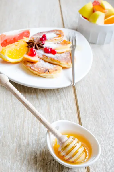 Panquecas com frutas — Fotografia de Stock