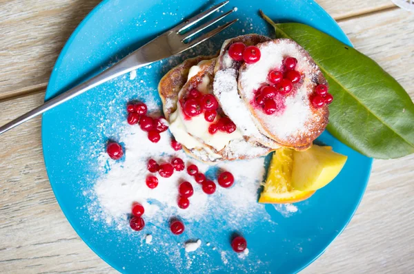 Frittelle con frutta — Foto Stock