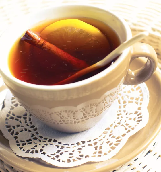लिंबूसह चहाचा कप — स्टॉक फोटो, इमेज