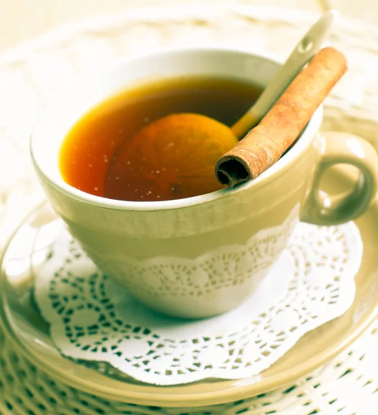 Kuppi teetä sitruunalla — kuvapankkivalokuva