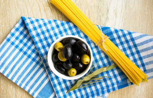 Ingredienser til madlavning spaghetti - Stock-foto