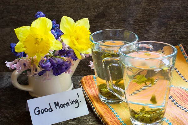 Zelený čaj a květiny — Stock fotografie