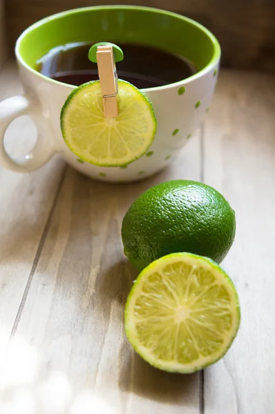 Tea and lime — Stock Photo, Image