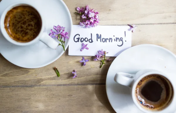 Kopje koffie en Lila bloem — Stockfoto