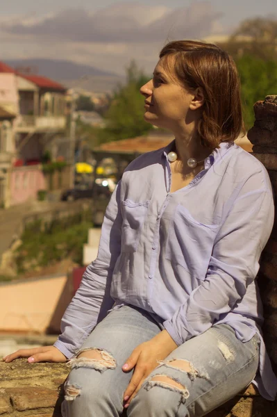 Mujer agradable retrato al aire libre — Foto de Stock