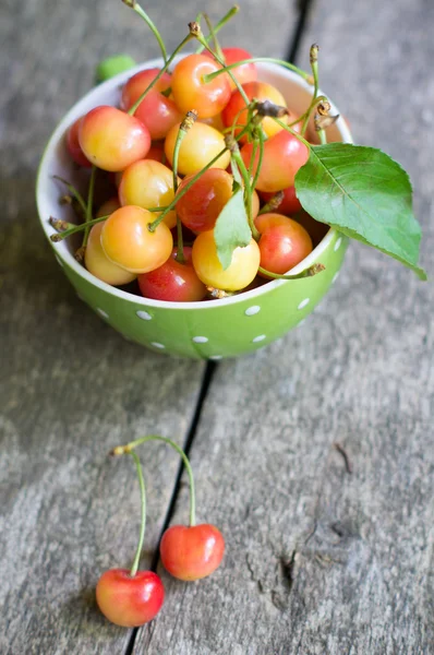 Сладкие вишни — стоковое фото