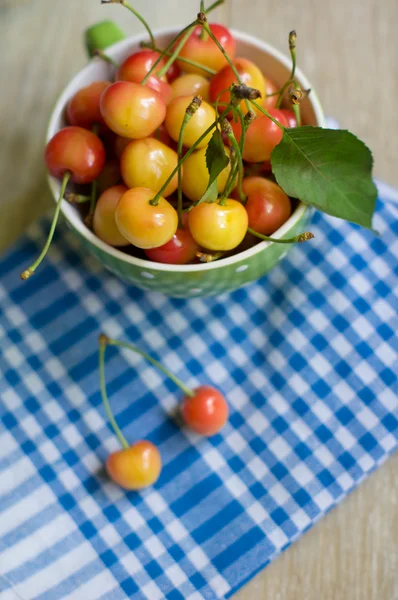 Сладкие вишни — стоковое фото