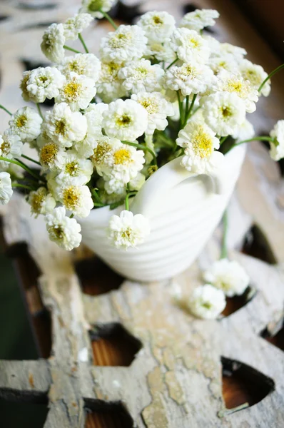 Blommor på bordet — Stockfoto