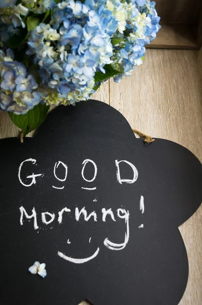 Good morning note and flowers — Stock Photo, Image