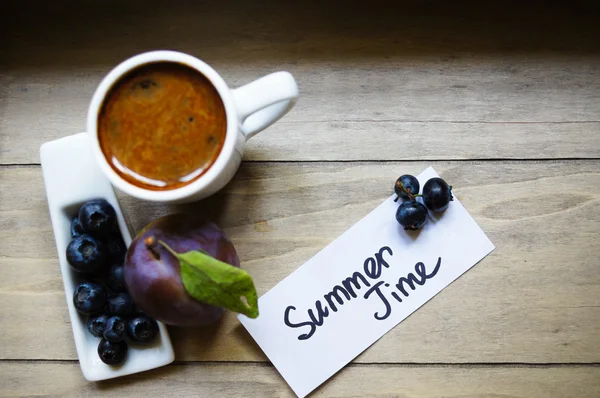 Kopje koffie en zomertijd — Stockfoto
