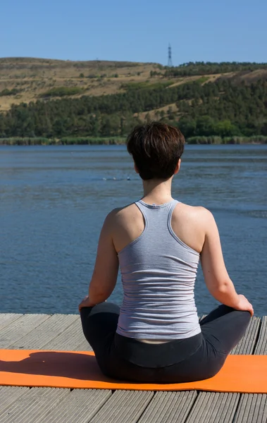 Yoga buiten — Stockfoto