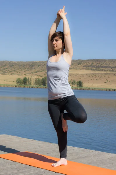 Yoga buiten — Stockfoto