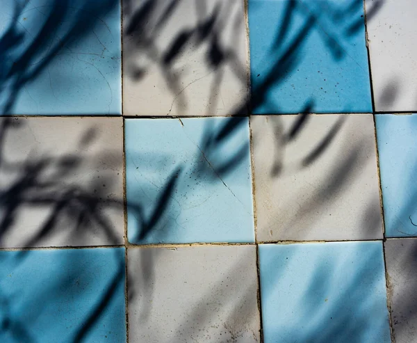Keramické Dlaždice Modrá Barva Venkovní Stůl — Stock fotografie