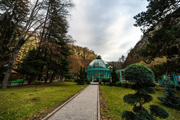 Berühmter Mineralwasserbrunnen Stadtpark Von Borjomi Den Bergen Georgiens — Stockfoto