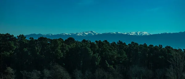 Picos Nieve Las Montañas Del Cáucaso Cerca Costa Del Mar — Foto de Stock
