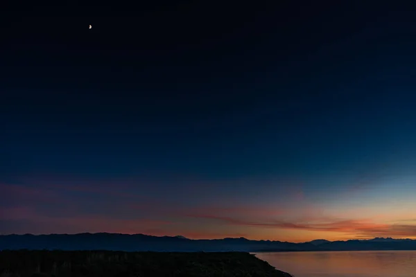 Zachód Słońca Gruzińskim Wybrzeżu Morza Czarnego Różowym Niebieskim Niebem — Zdjęcie stockowe
