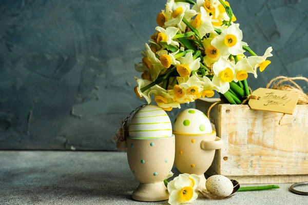 Easter Floral Card Concept Daffodil Flowers Wooden Box Colored Eggs — стоковое фото