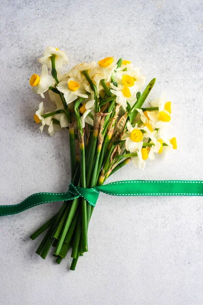 Bouquet Fresh Spring Daffodil Flowers Ribbon Stone Background — Stock Photo, Image