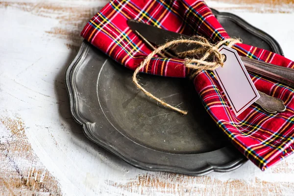 Rustikale Tischdekoration Mit Vintage Besteck Auf Holztisch — Stockfoto