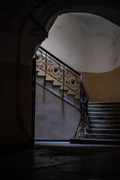 Old Tbilisi Maison Stairways Spiral Staircase Decorated Carving Metal Holder — ストック写真