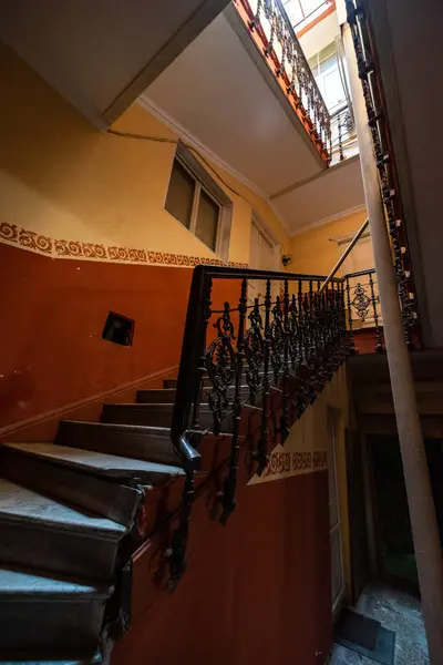 Das Alte Tiflis Maison Treppen Mit Wendeltreppe Mit Schnitzerei Metallhalter — Stockfoto