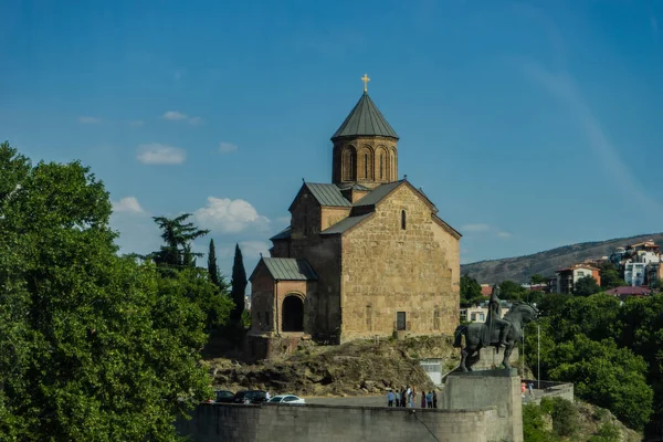 Знаменитая Церковь Метехи Статуей Царя Вахтанга Старом Городе Тбилиси Грузия — стоковое фото