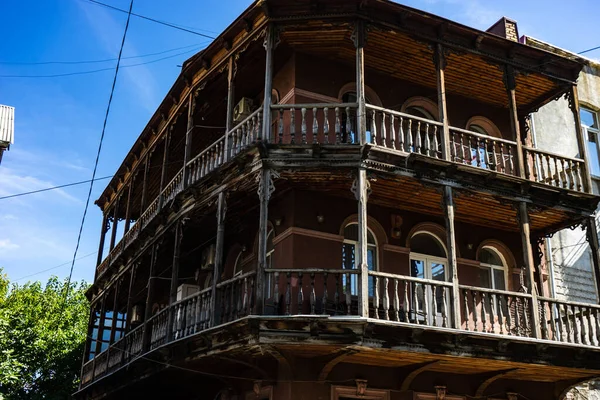 Traditioneel Houtsnijwerk Houten Balkons Van Oude Stadshuizen Van Tbilisi Hoofdstad — Stockfoto