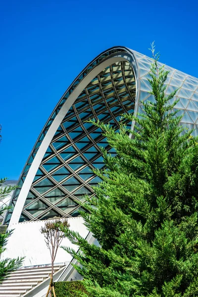 Mavi Gökyüzü Arka Planında Rik Park Taki Konser Salonunun Binası — Stok fotoğraf