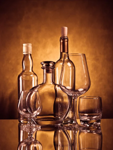 Whiskey, cognac and wine bottles with glasses — Stock Photo, Image